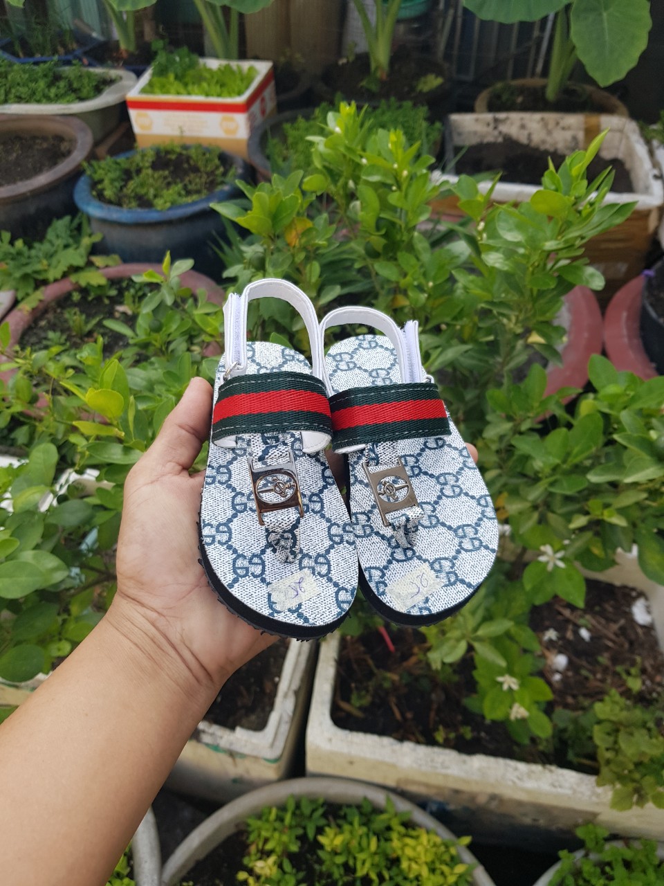 xăng đan bé đủ size đủ màu ib chọn thêm