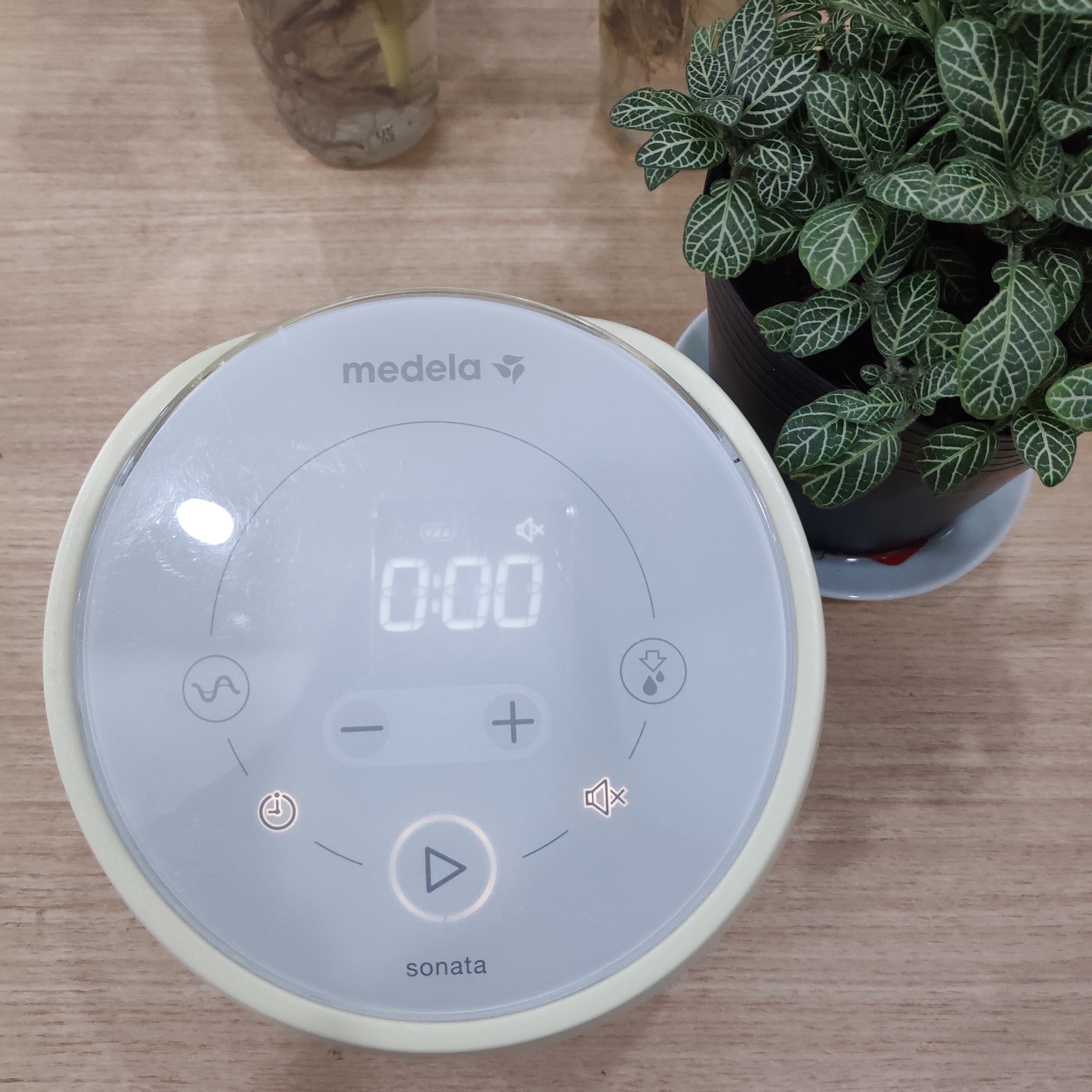 Máy hút sữa Medela Sonata - Like New