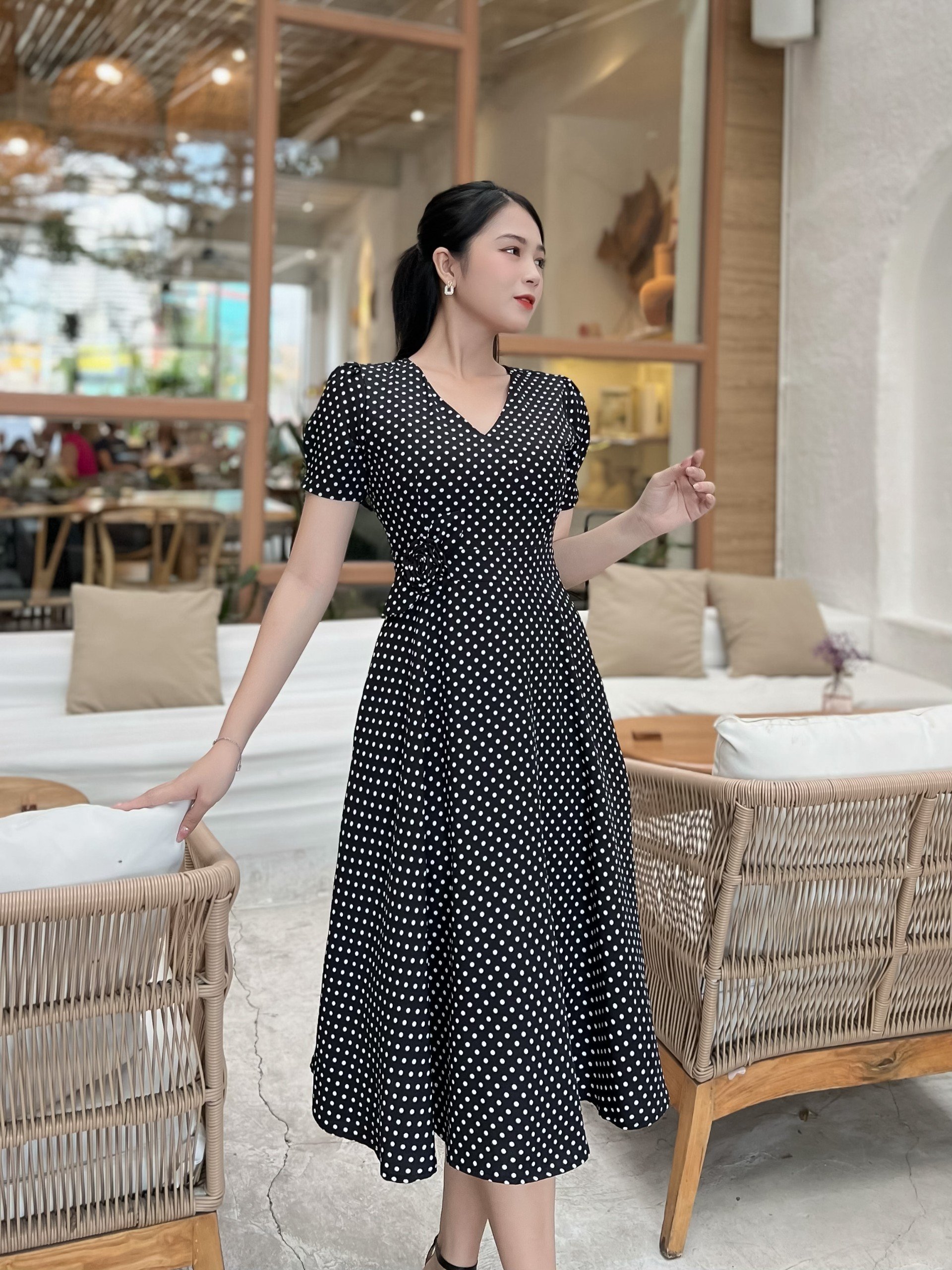 Đầm dáng xòe cổ V chấm bi phối hoa K219