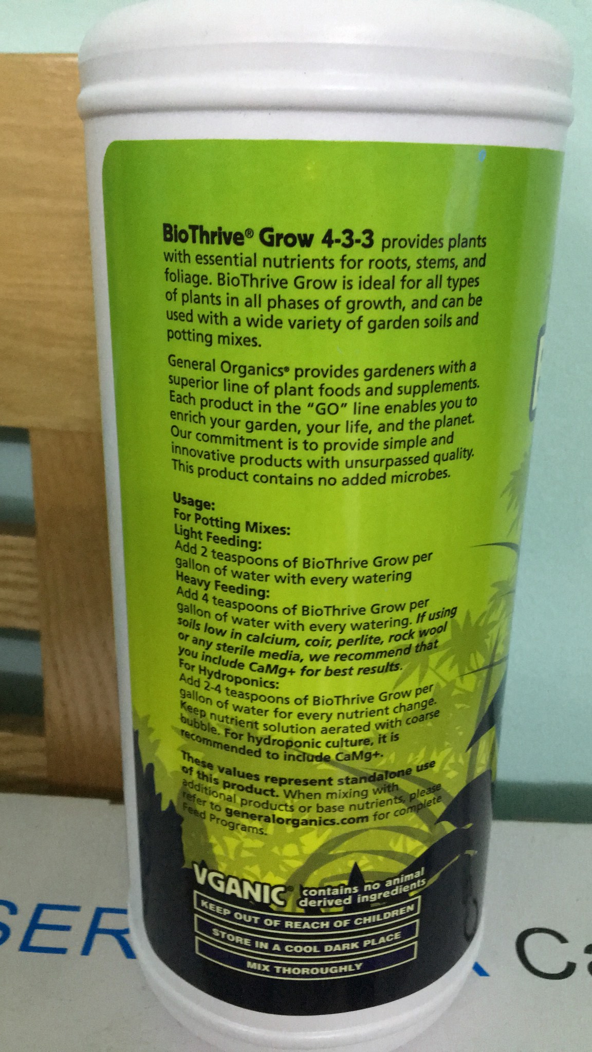 Phân bón hữu cơ Biothrive 4-3-3 nhập từ Mỹ lọ 946ml