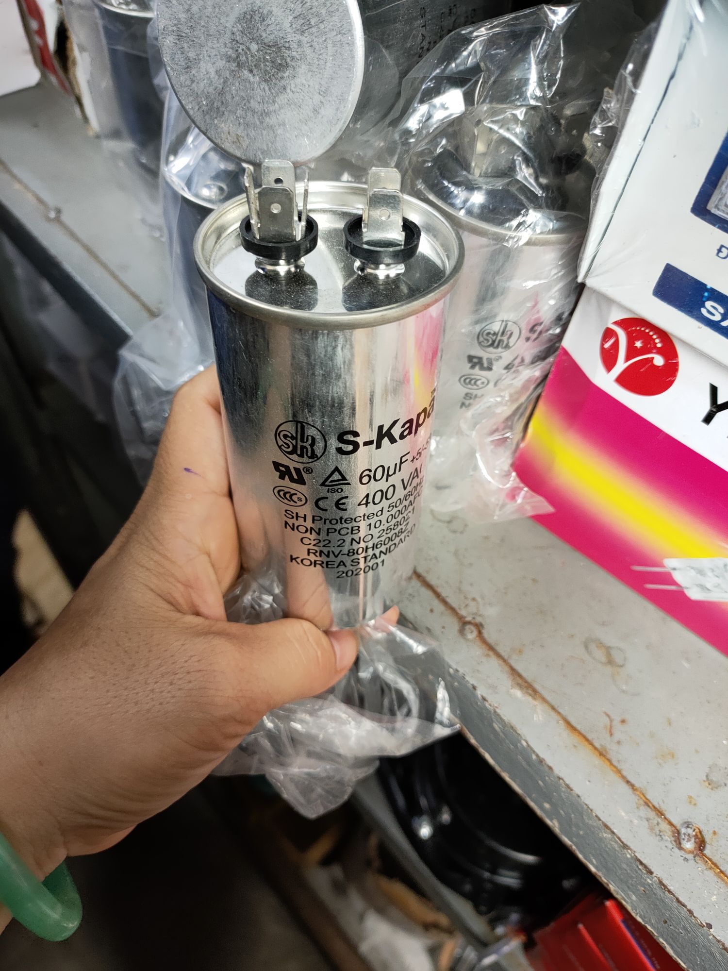 Tụ nhôm điều hòa 60uf400v
