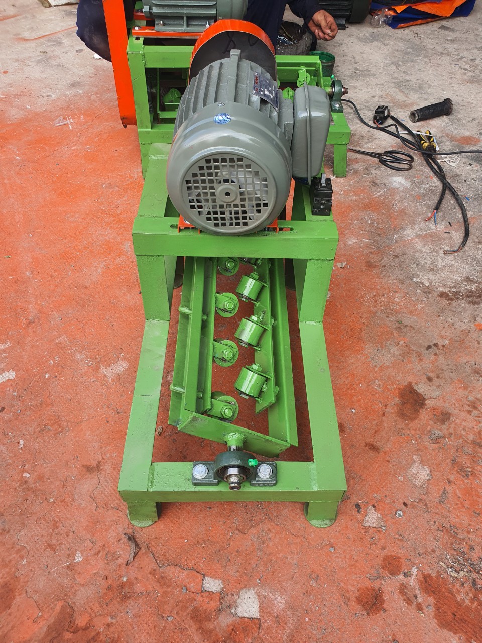 Máy duỗi sắt trung  ( có motor)