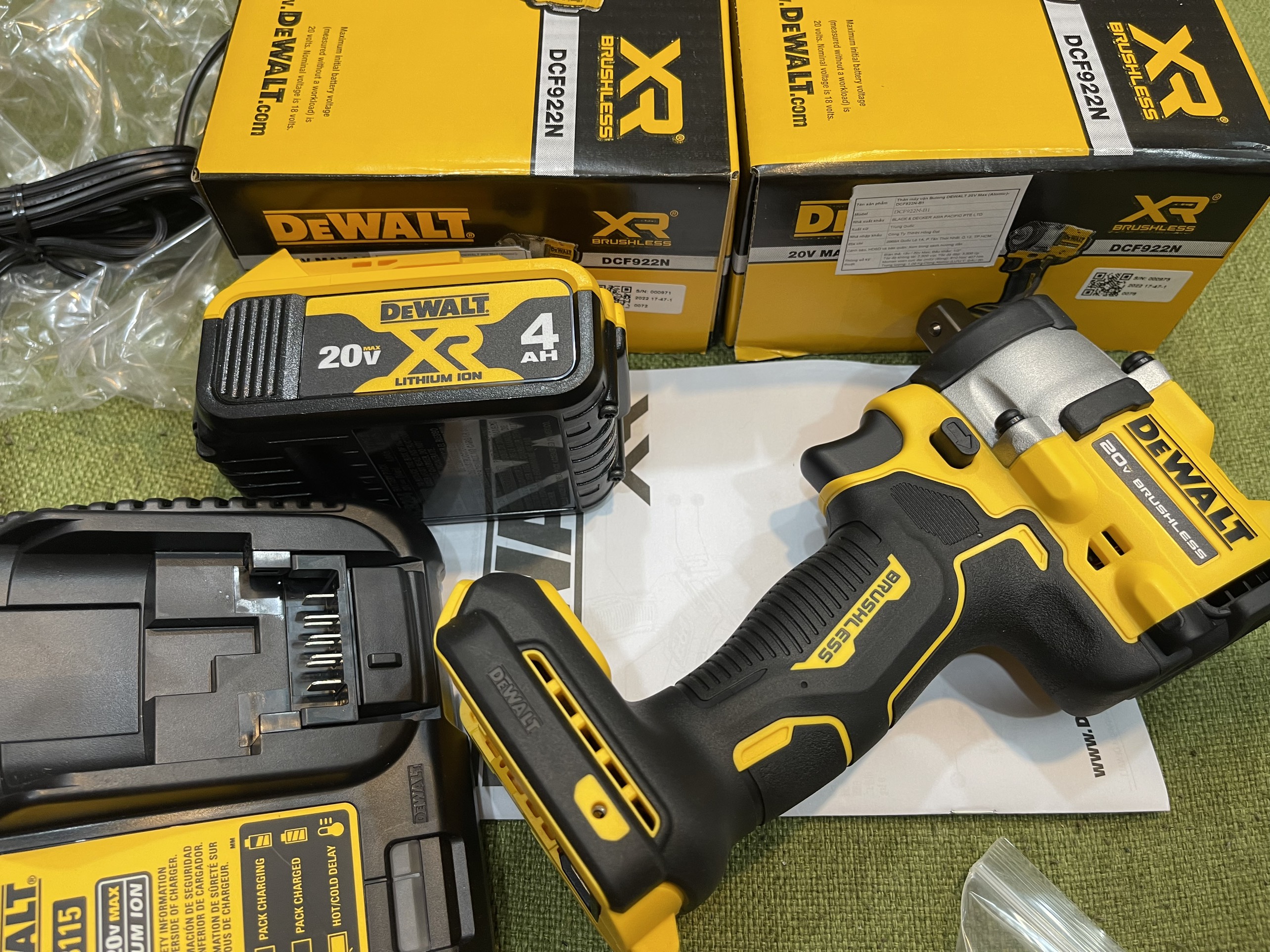 Máy siết bu lông Dewalt DCF922N (Thân máy)