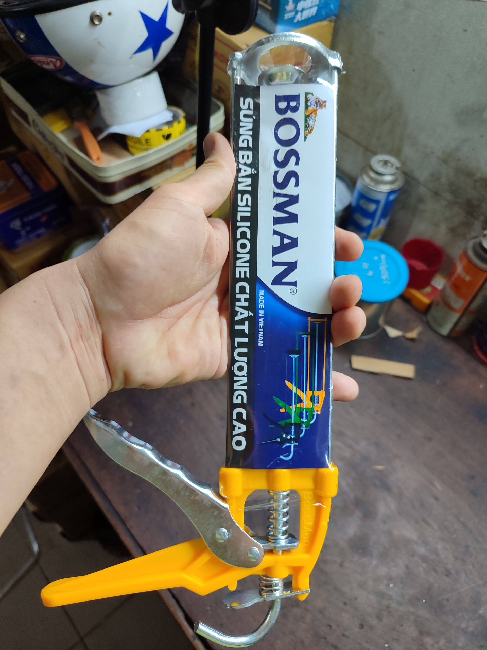 SÚNG BẮN KEO SILICONE BOSSMAN