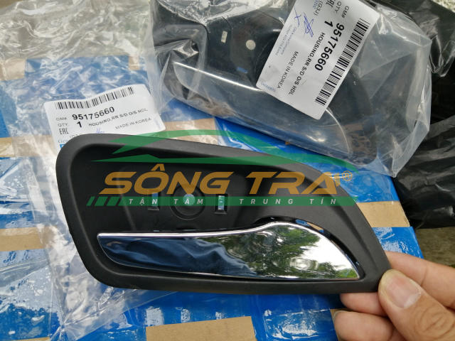 Tay mở cửa trong lacetti cdx