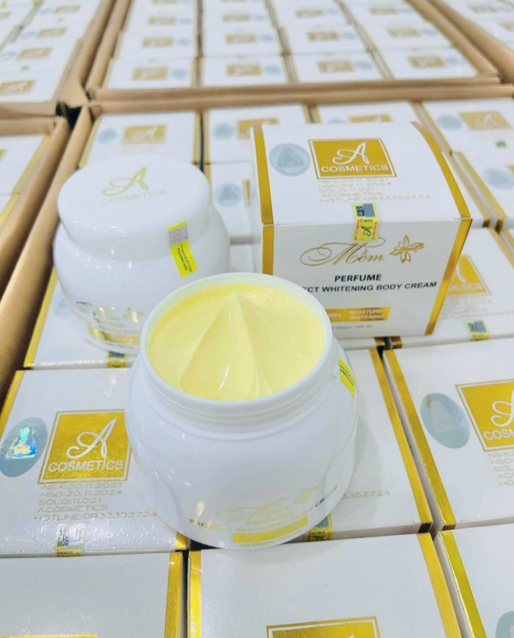 Kem body mềm mẫu mới 250g