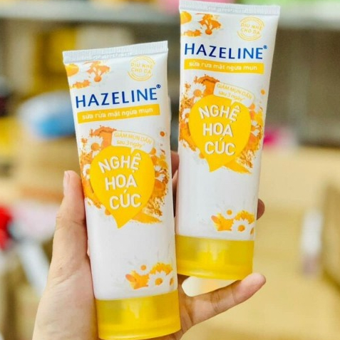 Sữa rửa mặt Hazeline sáng da nghệ hoa cúc (100g)