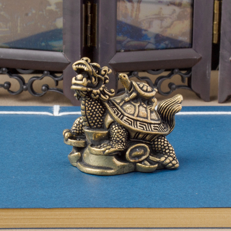 Tượng Nhỏ Phong Thủy Bằng Đồng Kiểu Dáng Hình Rùa Đầu Rồng Mẹ Cõng Con  (Kích Thước: 5.9cm x 4.7cm)