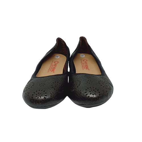 Giày nữ hoa văn da bò màu đen HK7948