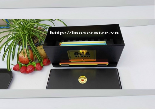 Hộp nhựa đựng ống hút