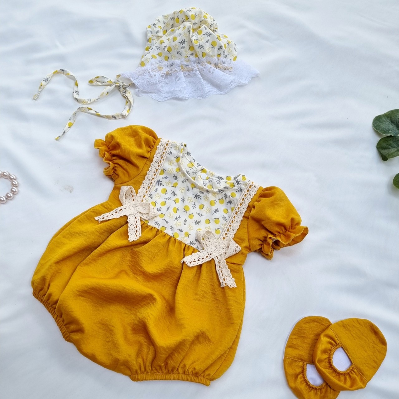 Bodysuit lụa vàng cho bé gái full sét 3 món size ss-13kg