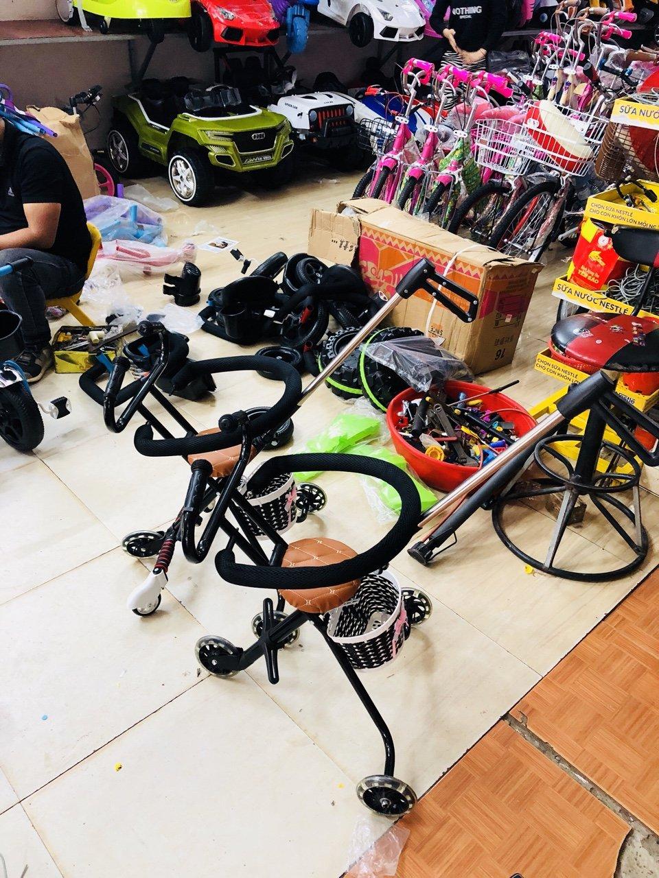 Xe đẩy đi dạo 3 bánh cho bé, ghế bọc da ( hàng mới)
