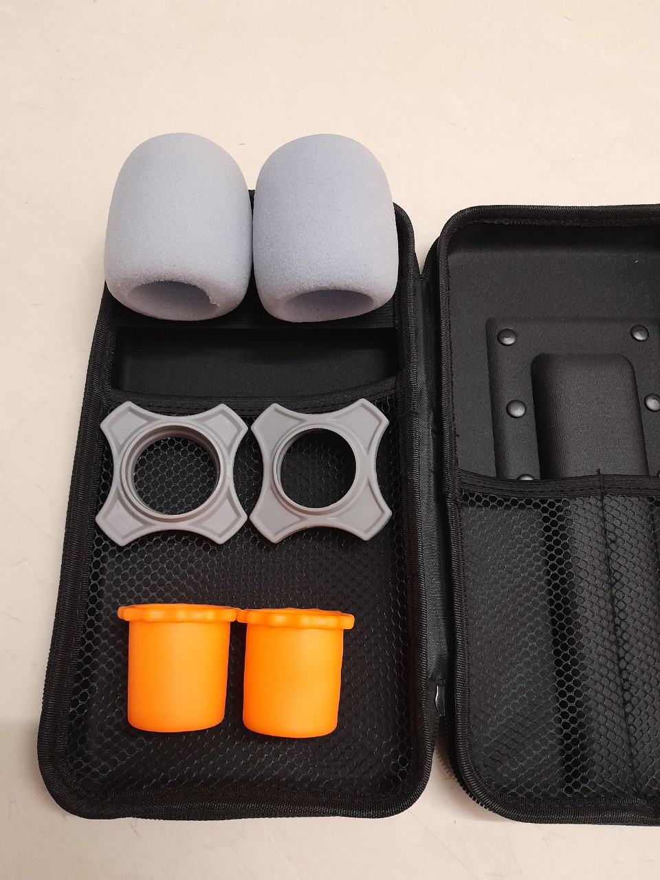 Hộp đựng micro không dây và chống lăn