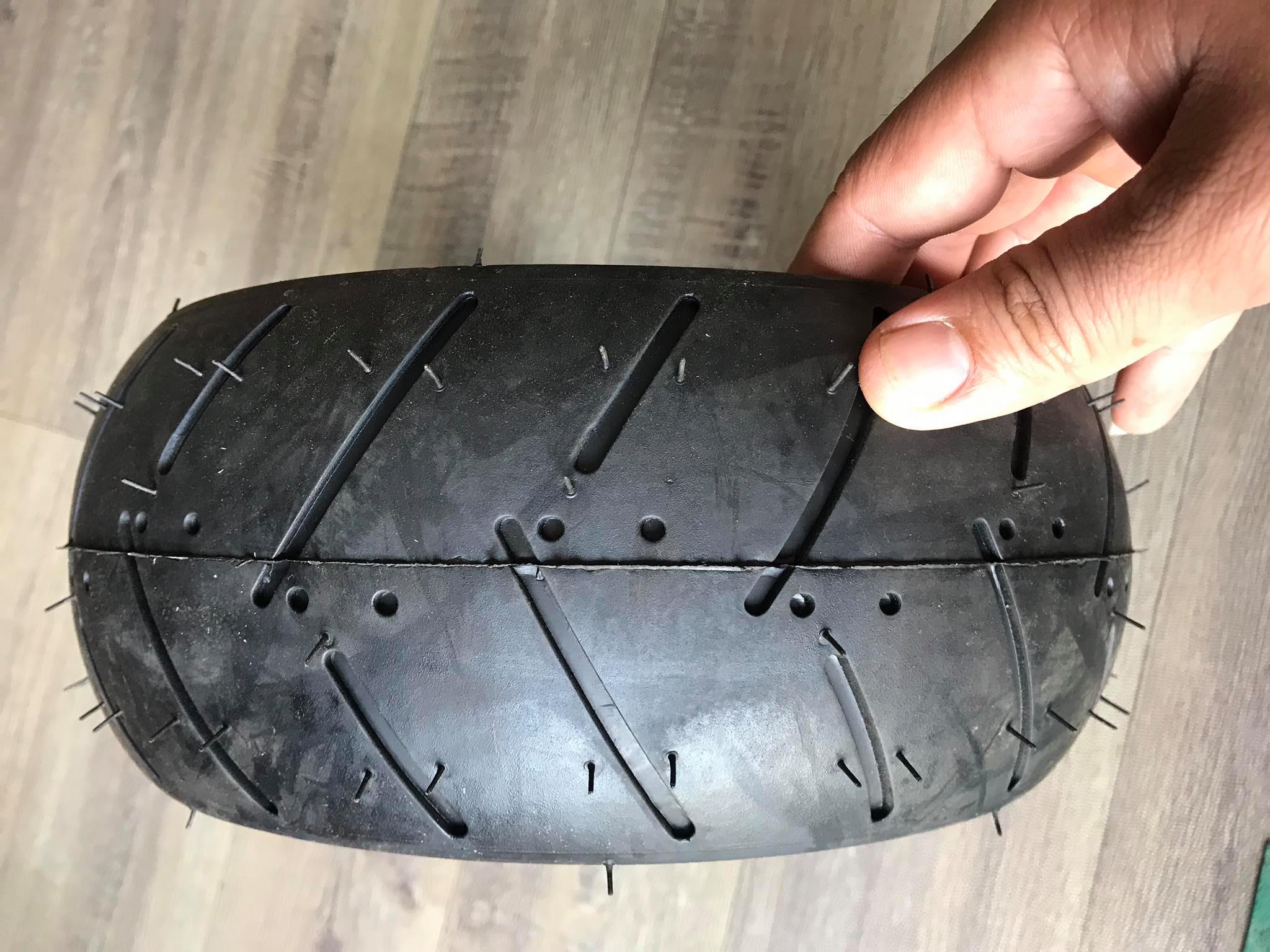 Vỏ Lốp Đặc Không Săm Moto Mini 50cc - Tặng Van Bơm
