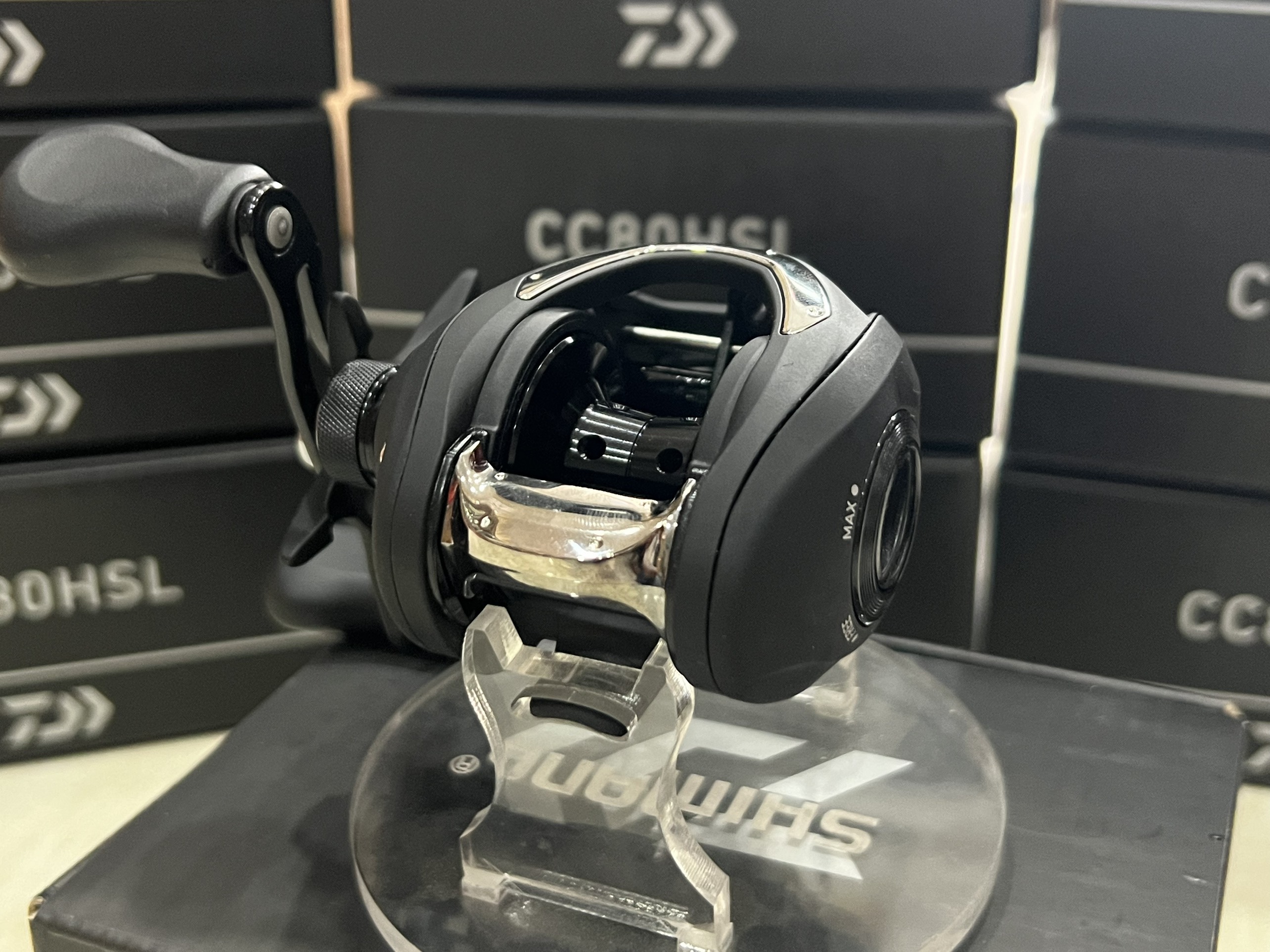 máy câu ngang Daiwa CC80 HSL