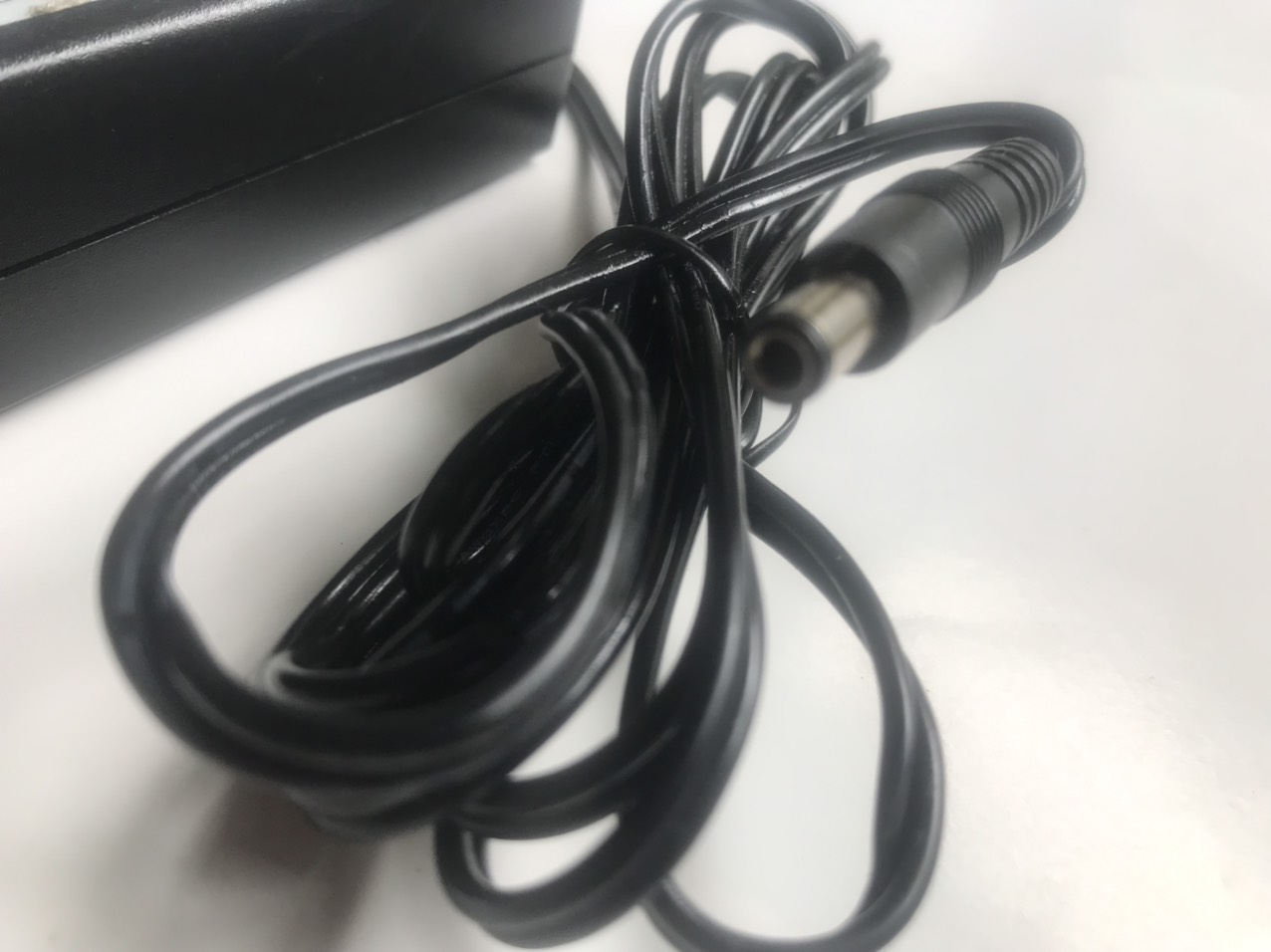 Adapter nguồn 24v 2.5a hàng zin đã qua sử dụng.
