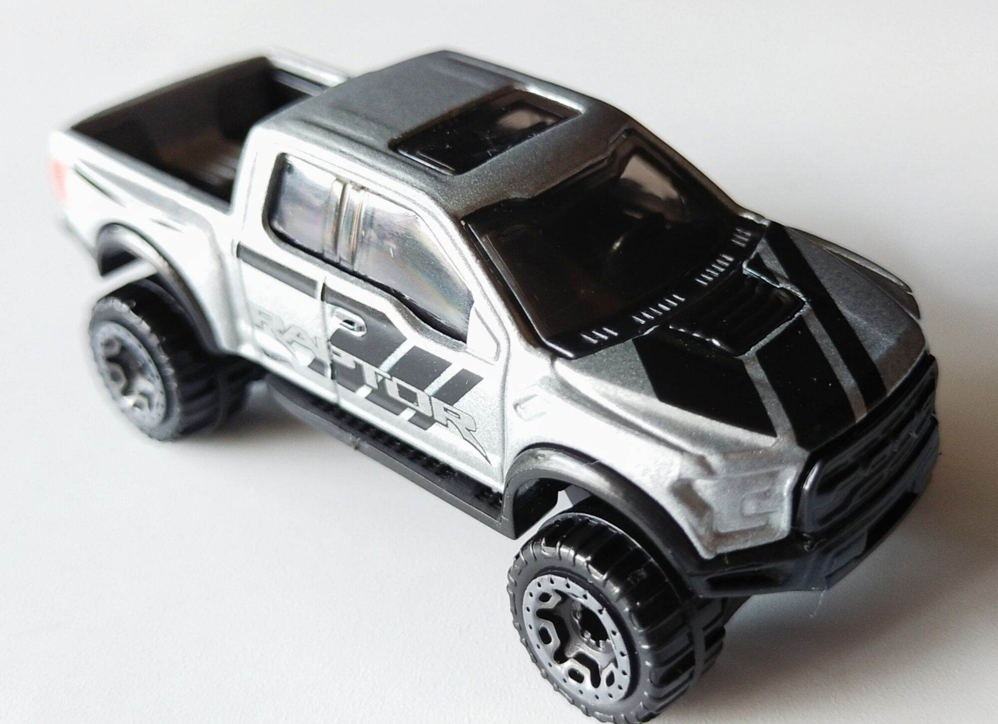 Hotwheels- 17 Ford F-150 Raptor