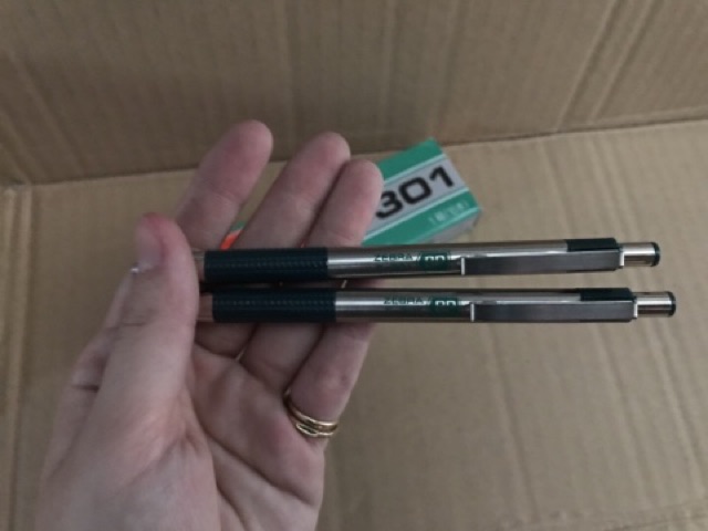 Bút Bi Bấm Văn Phòng Zebra F301 0.7Mm