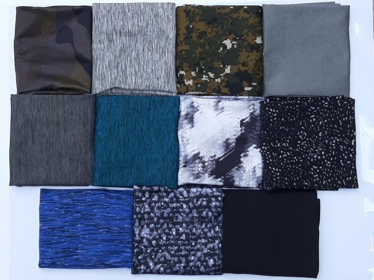 [HCM] Multi-purpose towel for backpacking, thick fabric, dustproof mask (Random color delivery)