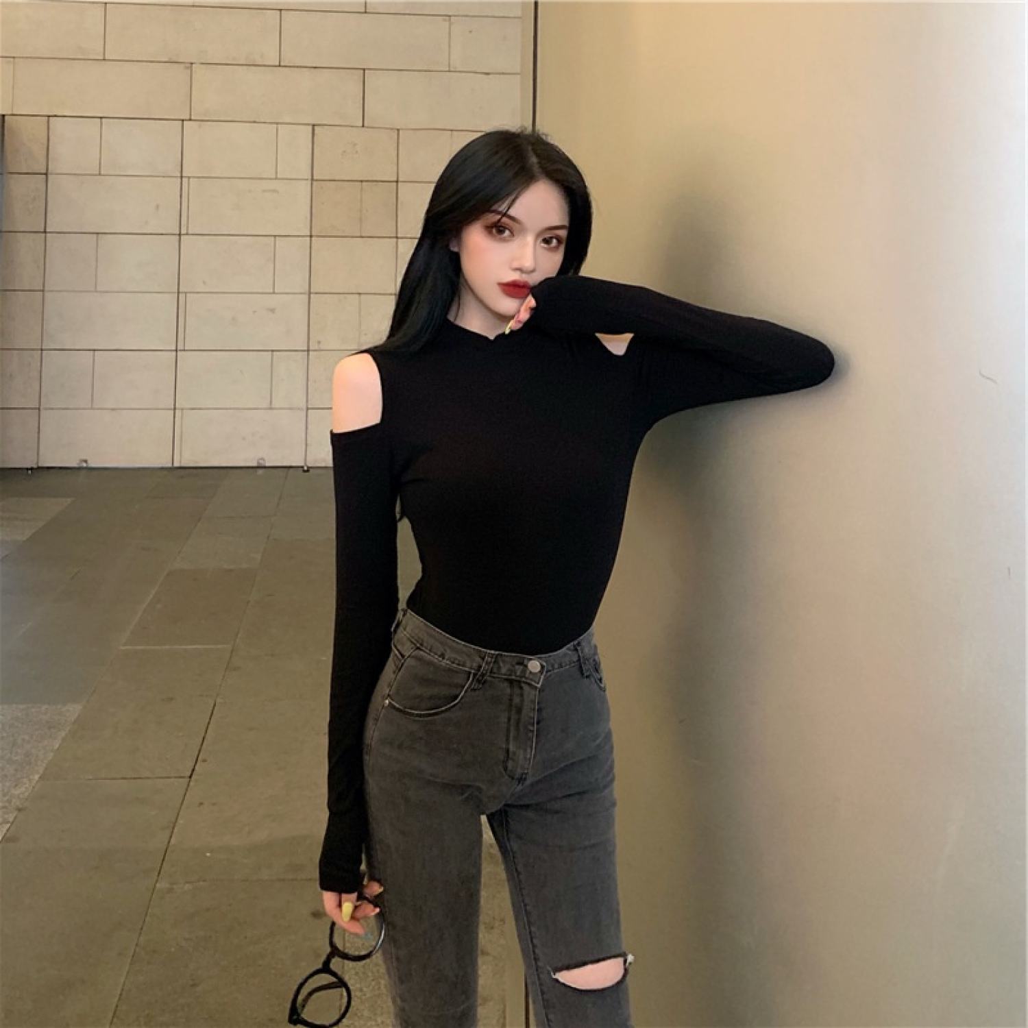 SUA010 Áo thun ôm body cổ lọ khoét vai đen trơn tay dài sexy tôn dáng Áo phông kiểu nữ cao cổ hè thu đông hở 2 vai hot