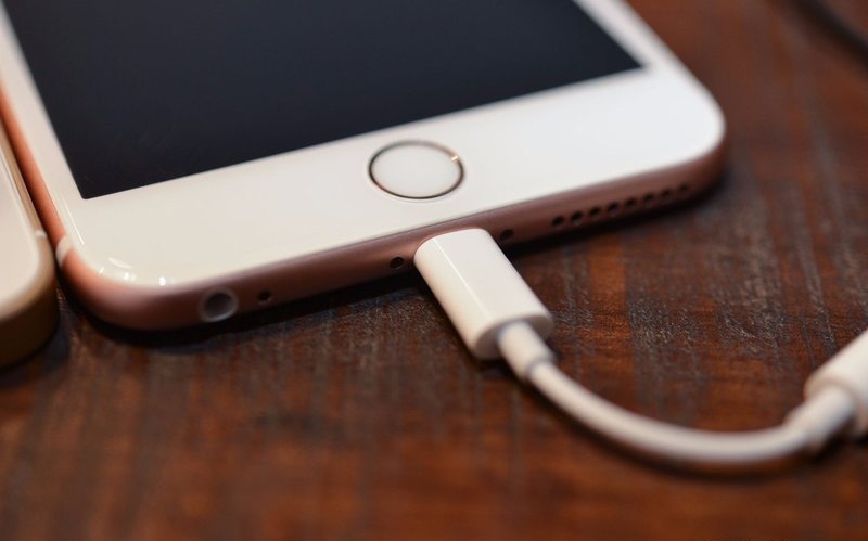 Cáp Chuyển Đổi Tai Nghe Từ Lightning Ra Jack 3.5mm