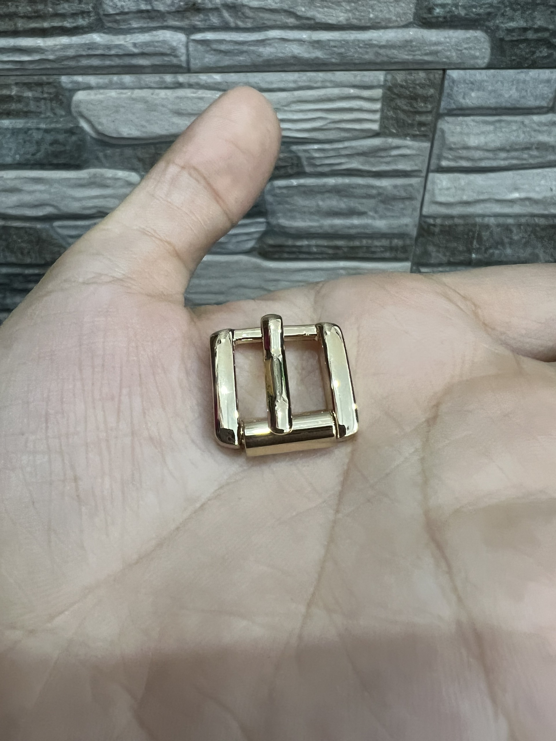 Khóa kim dập chữ
