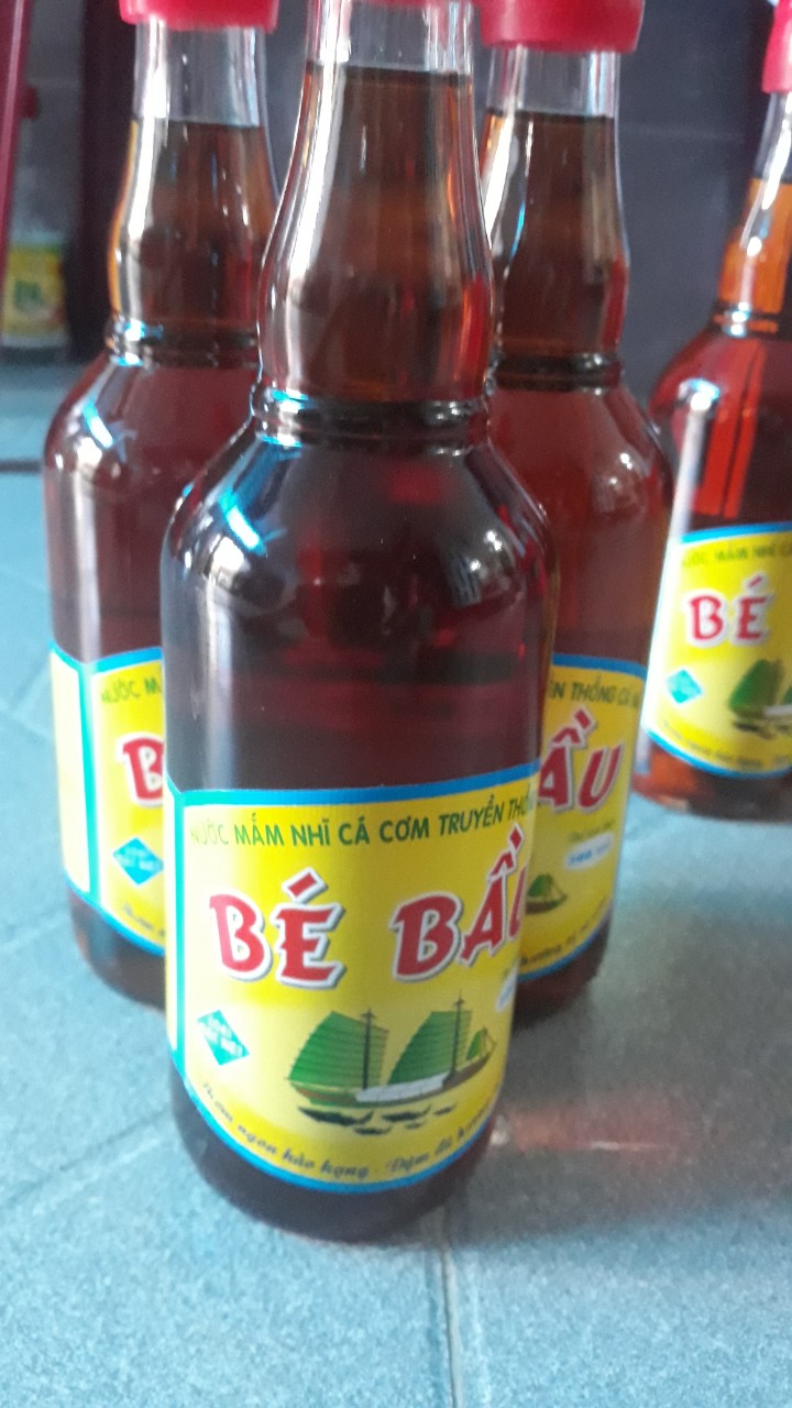 NƯỚC MẮM NHỈ CÁ CƠM BÉ BẦU LOẠI ĐẶC BIỆT, NGON NHẤT( 1 THÙNG 6 CHAI THUỶ TINH LOẠI 500ML)