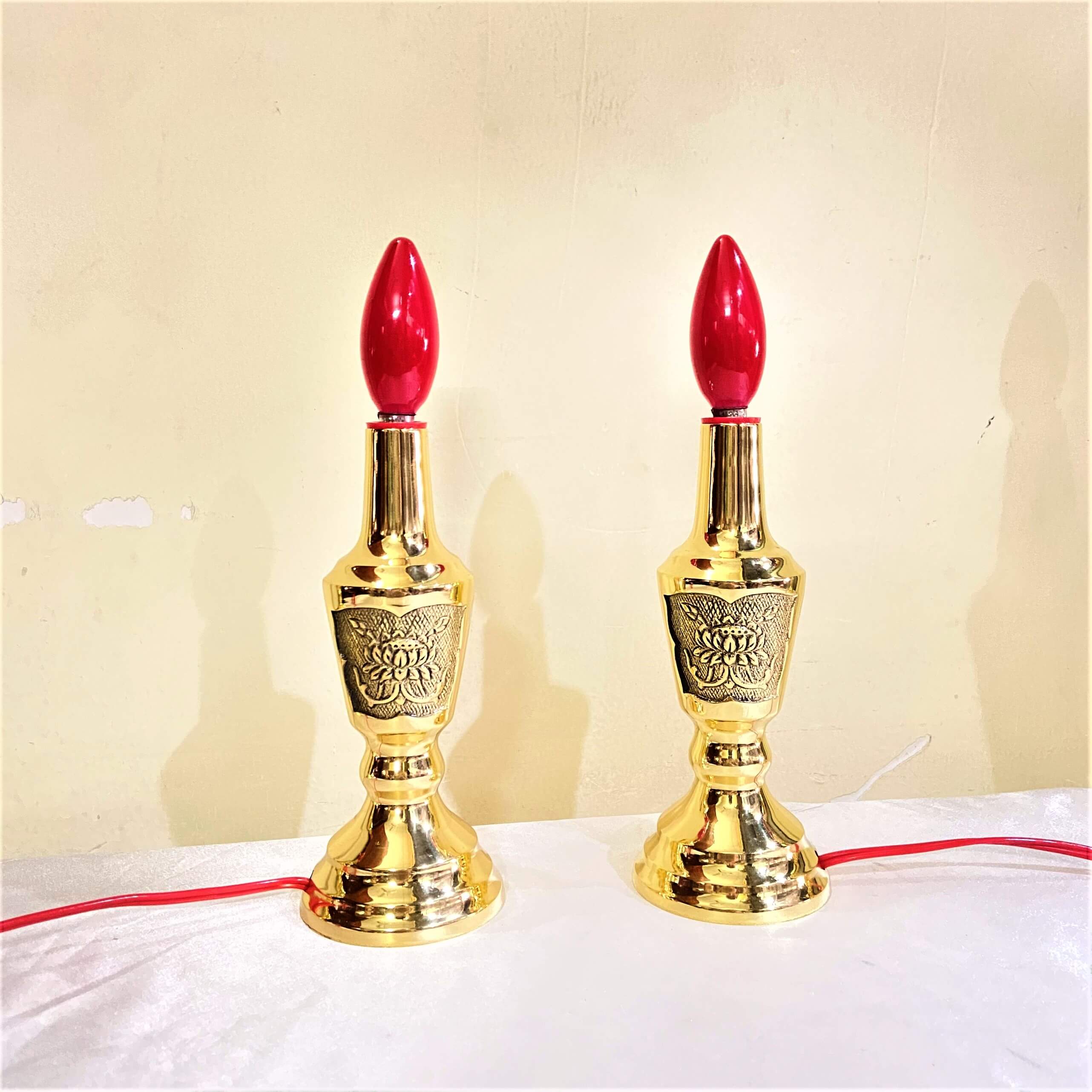 Đèn thờ cúng gia tiên dáng nến bằng đồng