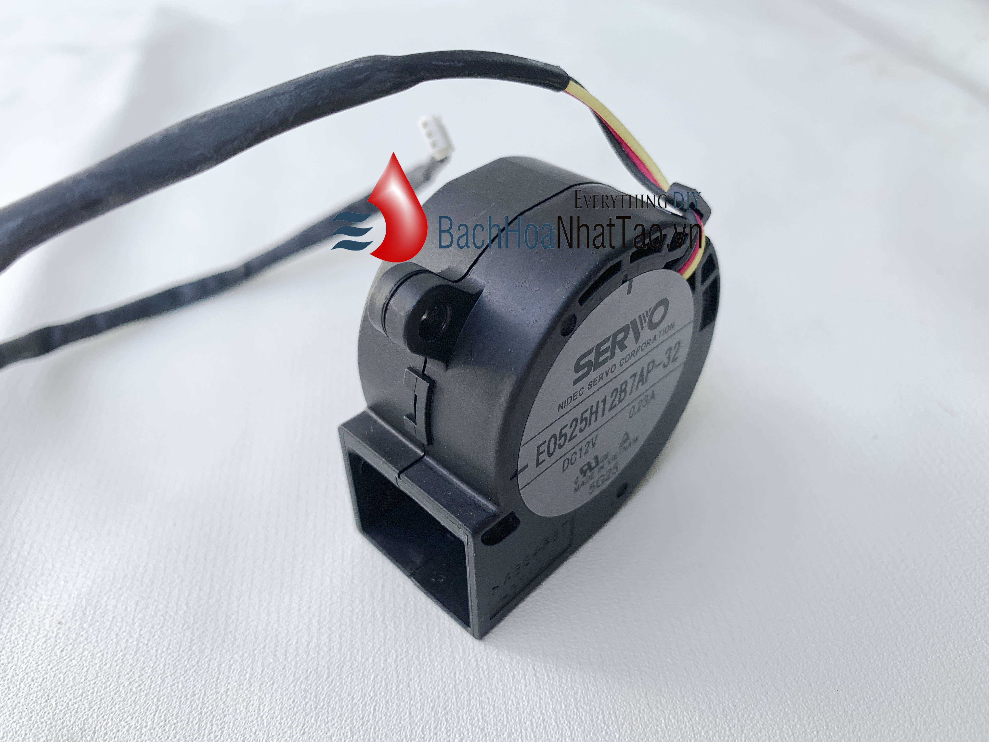 Quạt Sò Nidec Servo 5cm x 2.5cm 12v