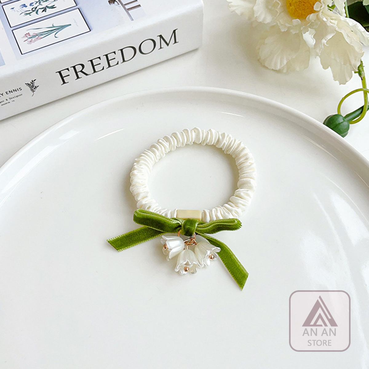 Cột Tóc Scrunchies Hoa Linh Lan Trắng