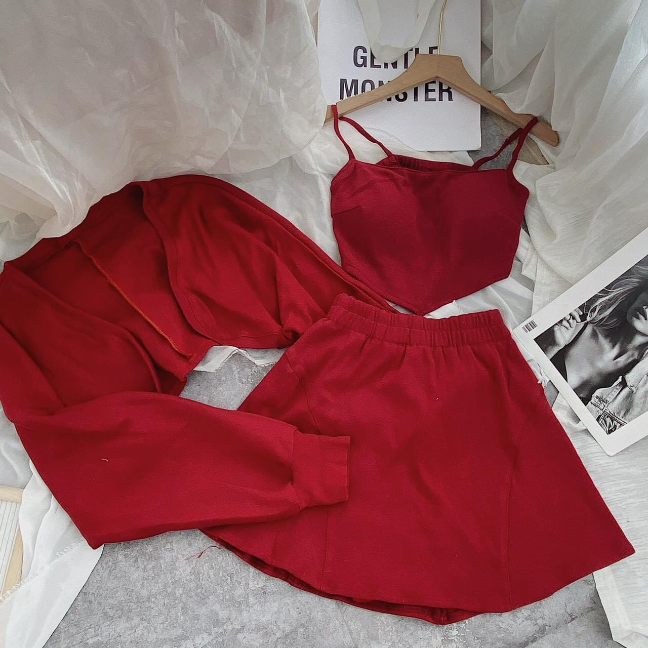 Sét váy kèm áo dây croptop và áo khoác nhẹ cực xinh