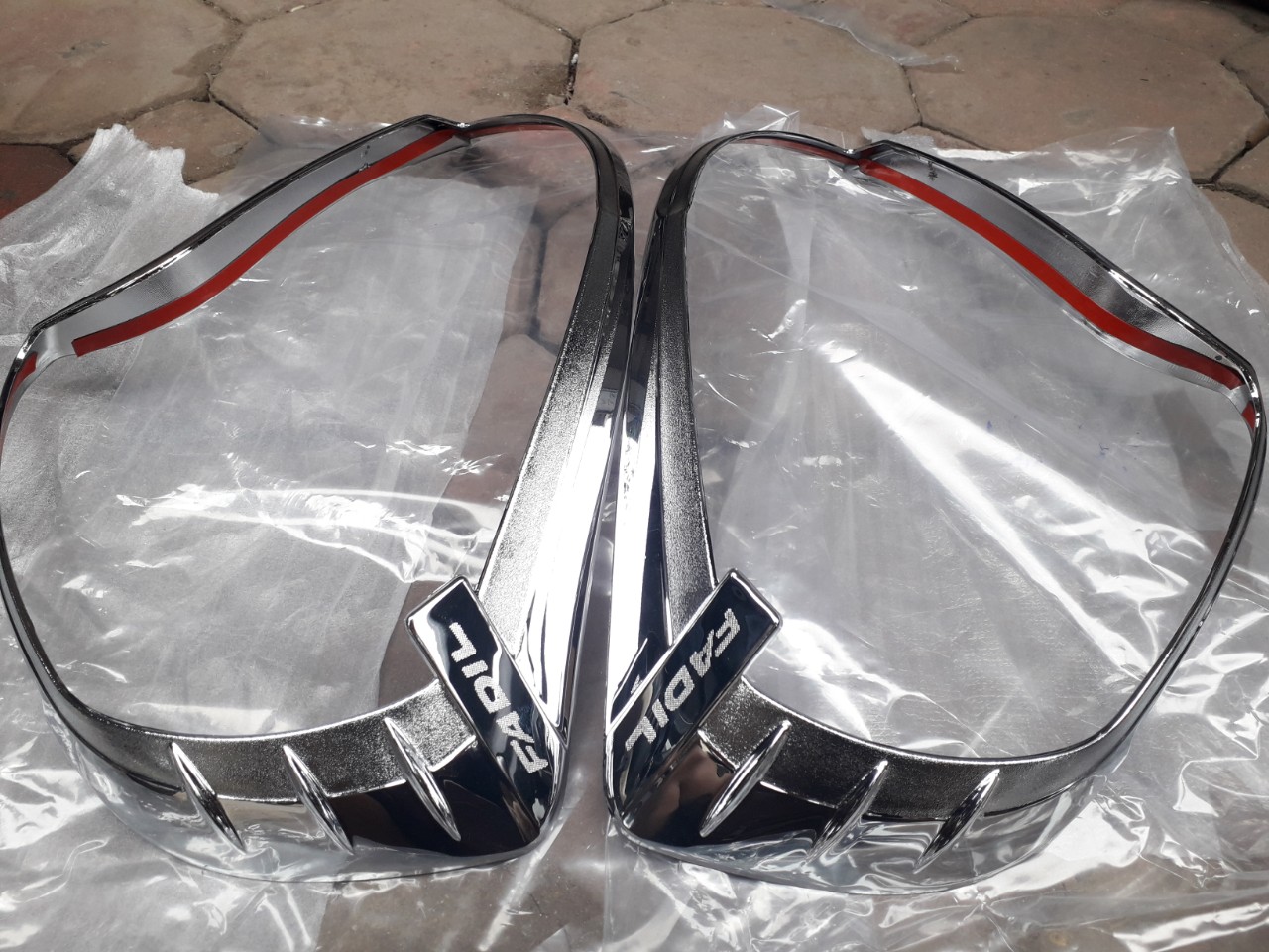 Bộ ốp viền đèn Hậu mạ Crom xe Vinfast Fadil 2019