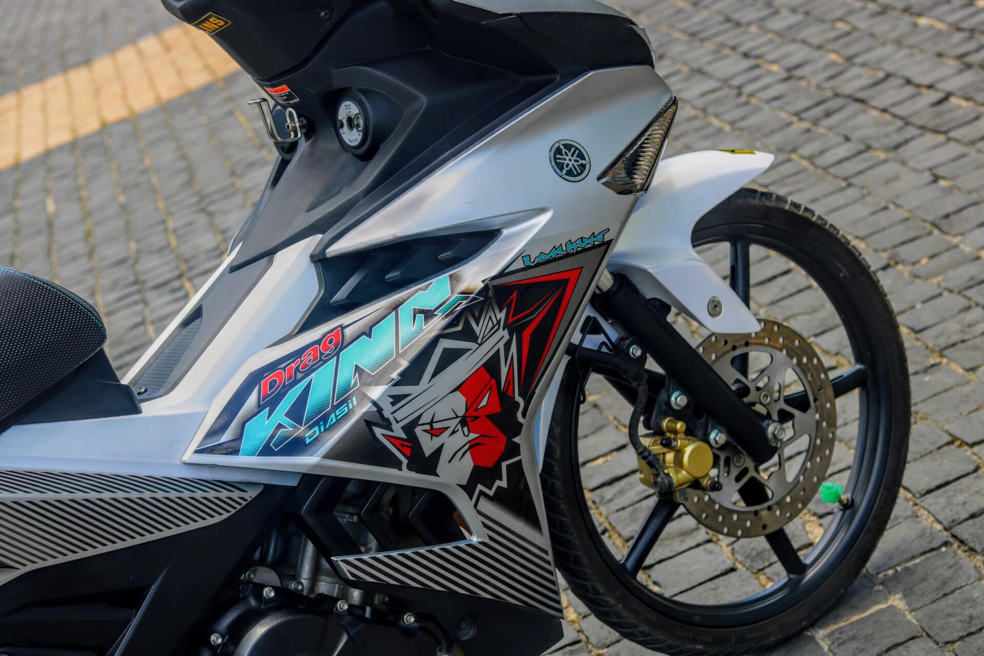 Tem rời dán xe exciter 150 mẫu king drag bạc đen cực chất, hàng 3 lớp chất lượng cao