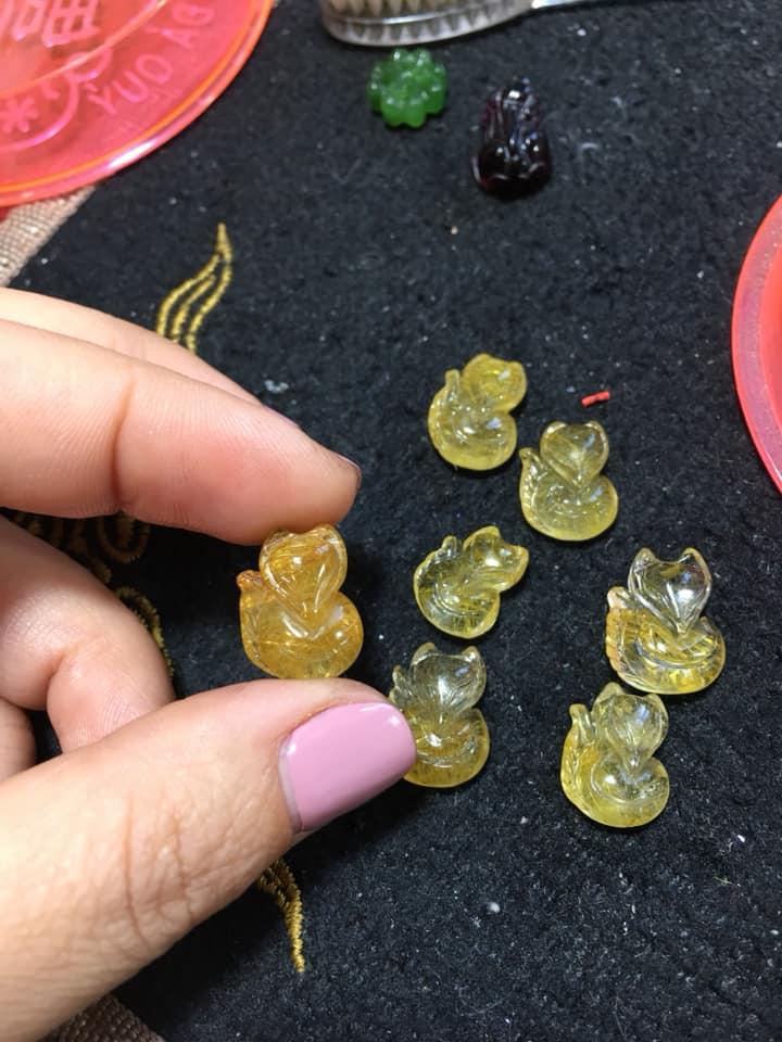 Hồ ly đá tự nhiên thạch anh tóc vàng 420k