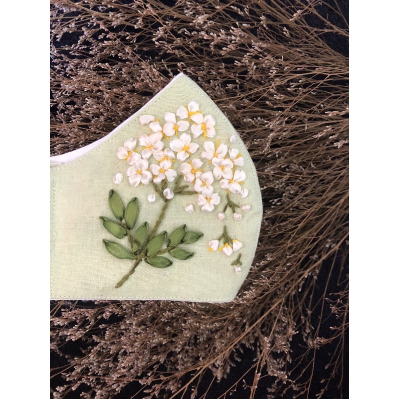 khẩu trang thêu handmade