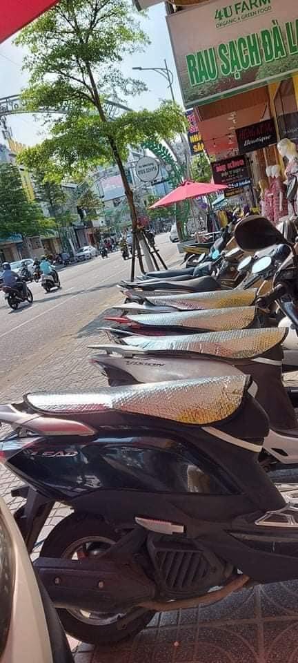 TẤM CHỐNG NẮNG XE MAY