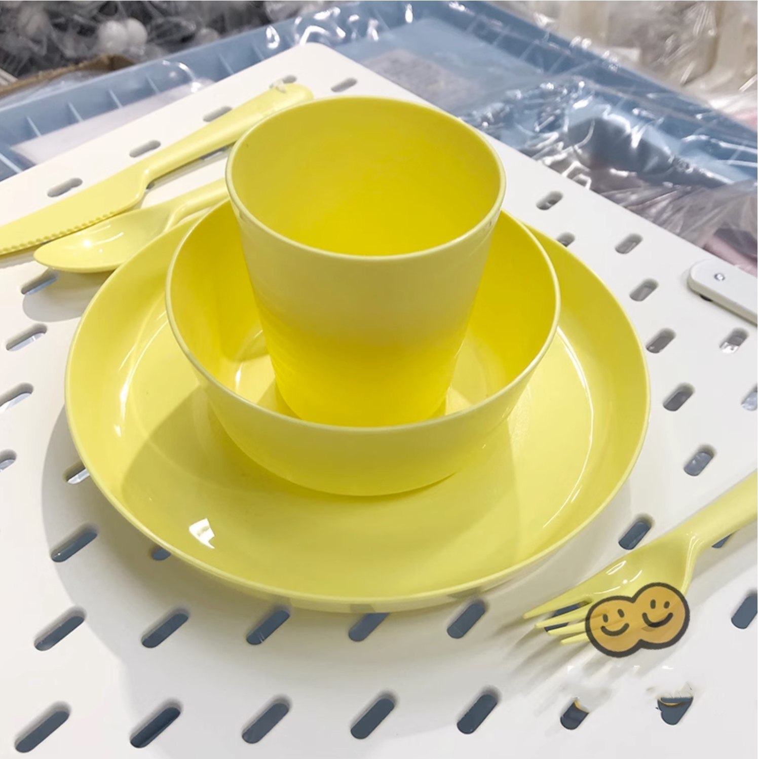 Bộ 6 đĩa nhựa ăn cho bé Kalas IKEA, thiết kế chống đổ, phù hợp cho trẻ sơ sinh và trẻ nhỏ.