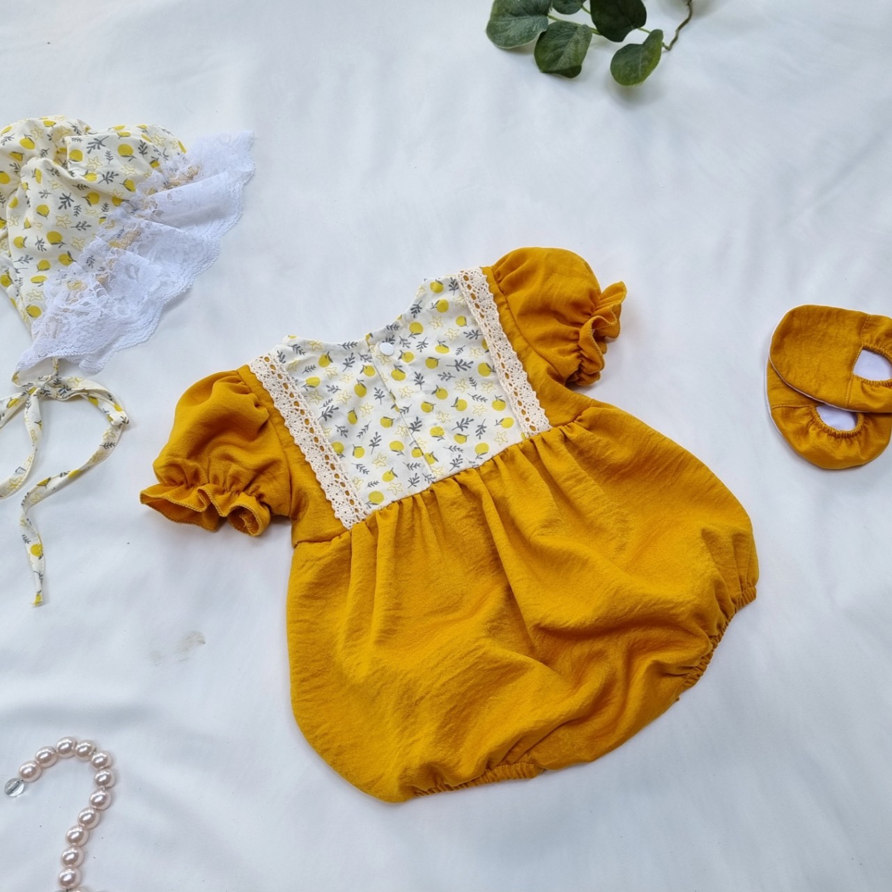 Bodysuit lụa vàng cho bé gái full sét 3 món size ss-13kg