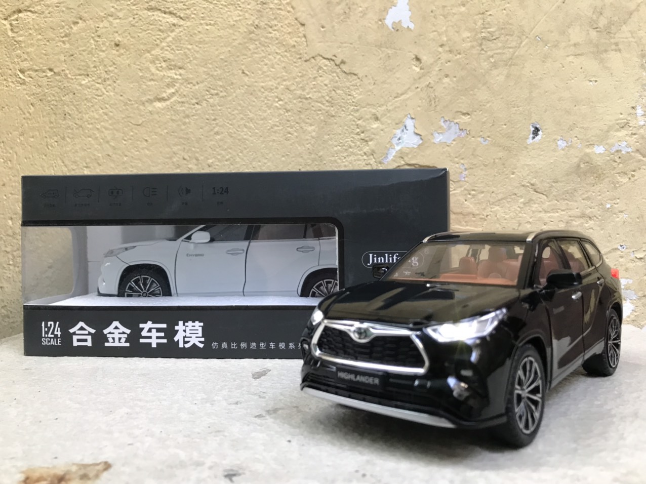 Mô hình xe toyota highlander hybrid 2023 1:24