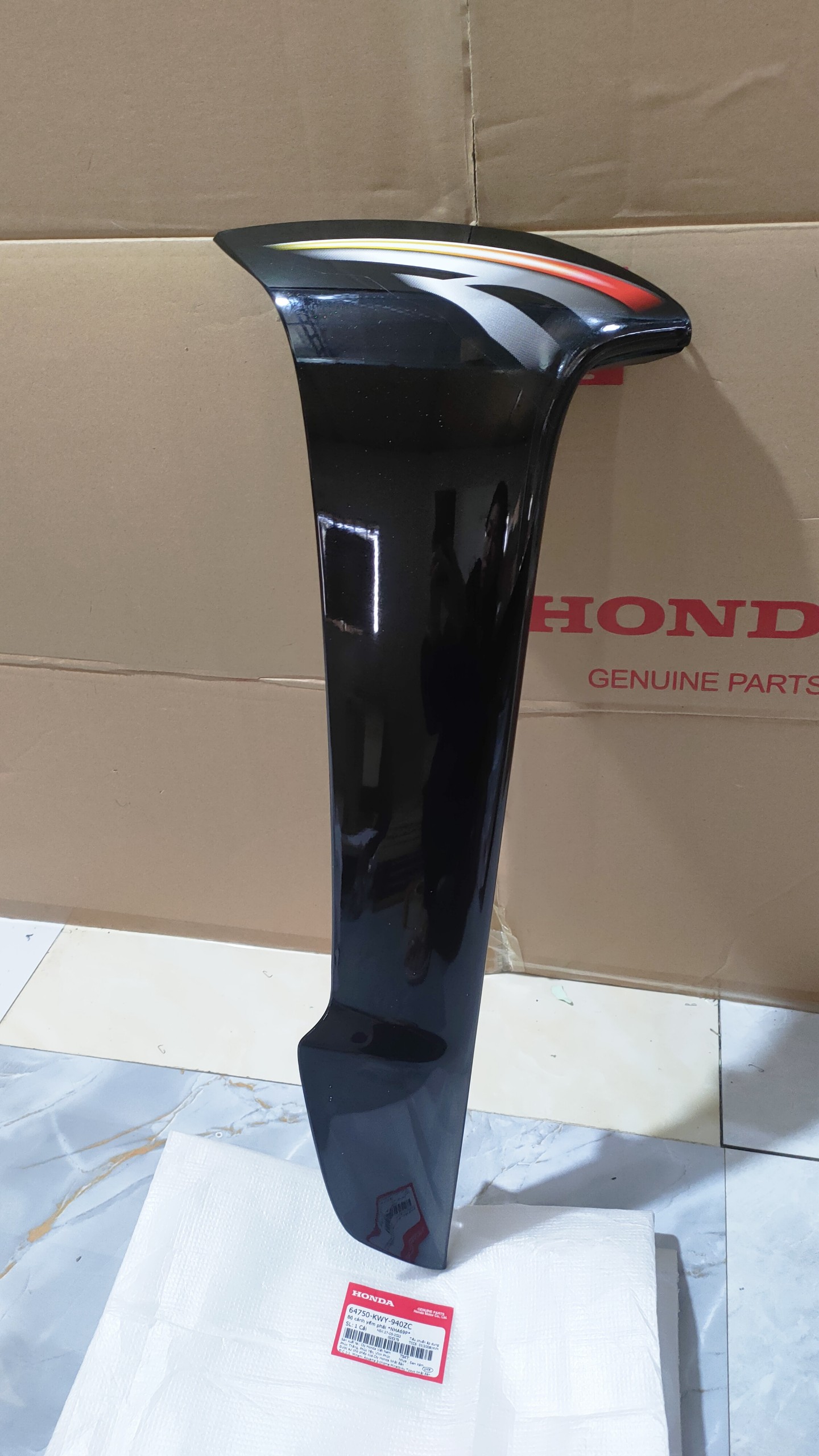 cánh yếm phải *NHA69P* wave A 100 2008-2016 ( 64750KWY940ZC)