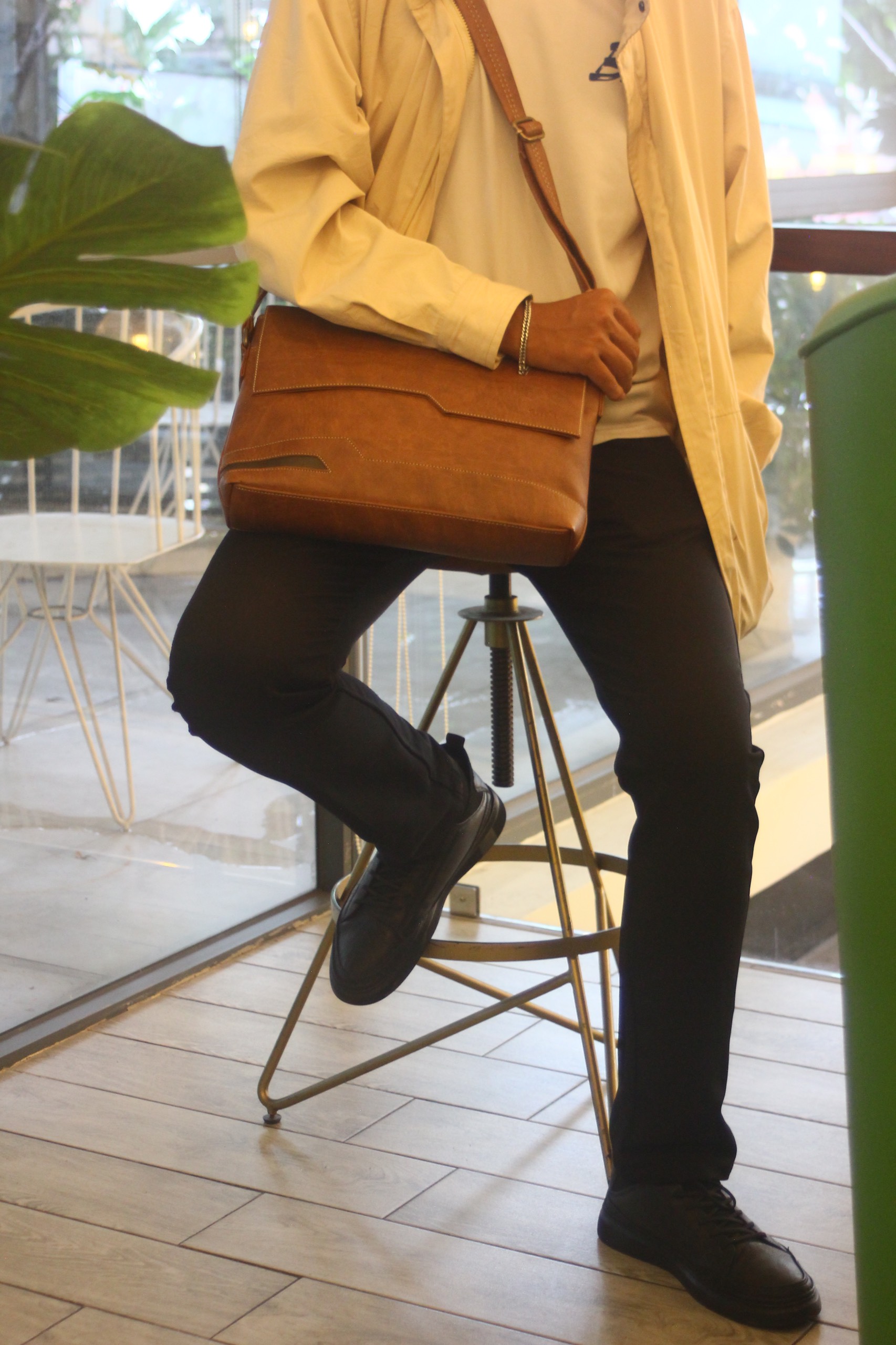 Cặp đeo chéo thời trang đựng ipad unisex CNT CA21