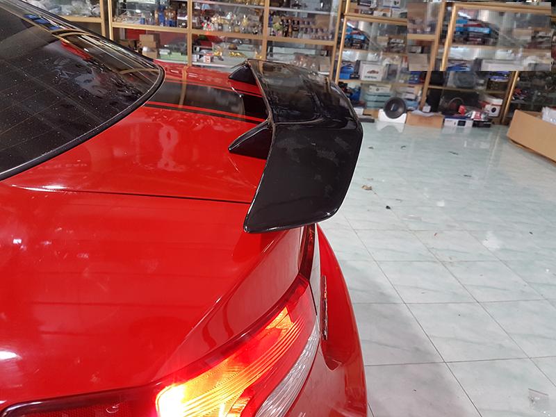 Đuôi gió có đèn xe Kia Cerato
