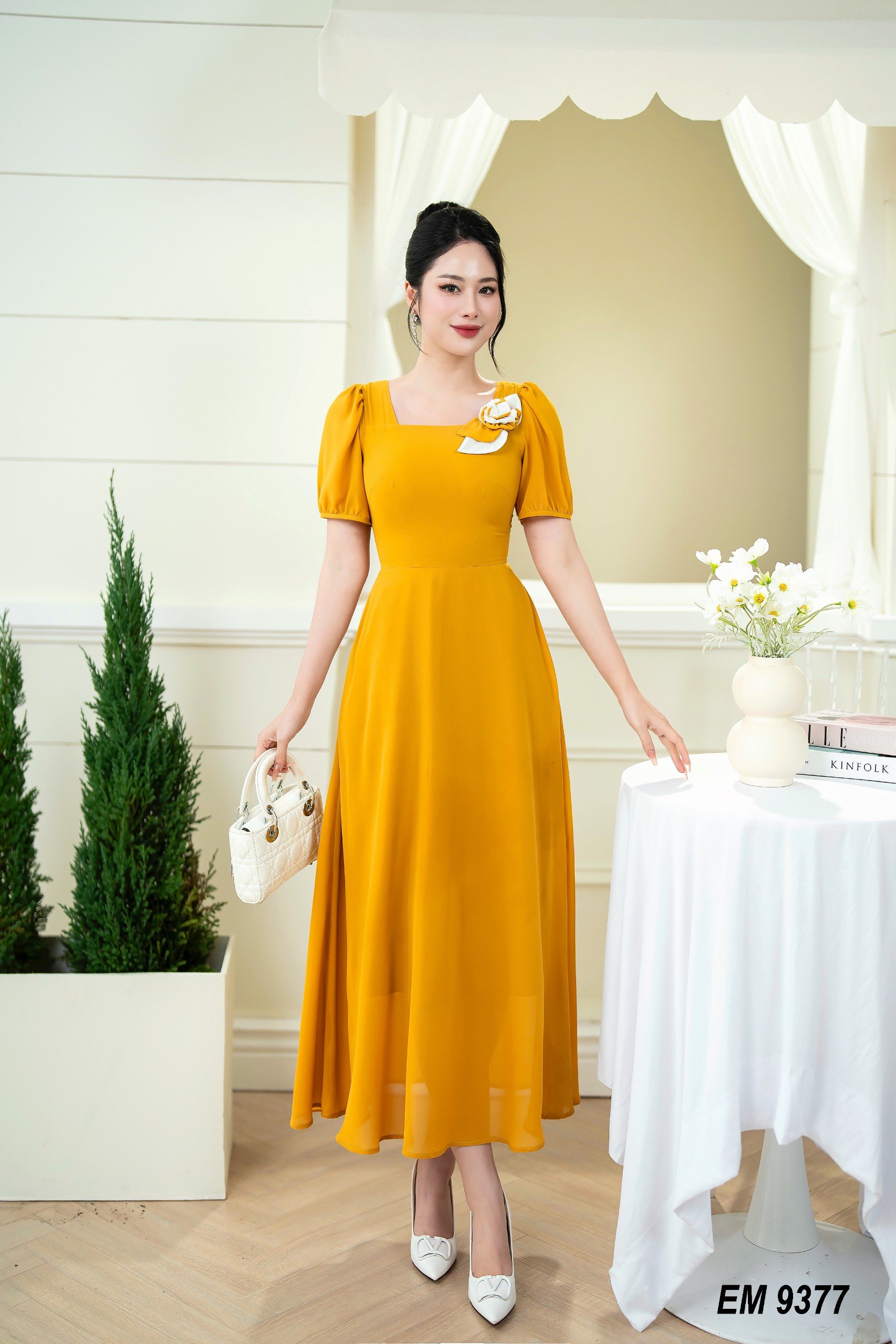 Đầm EMY EM9377 Maxi Xoè Vàng