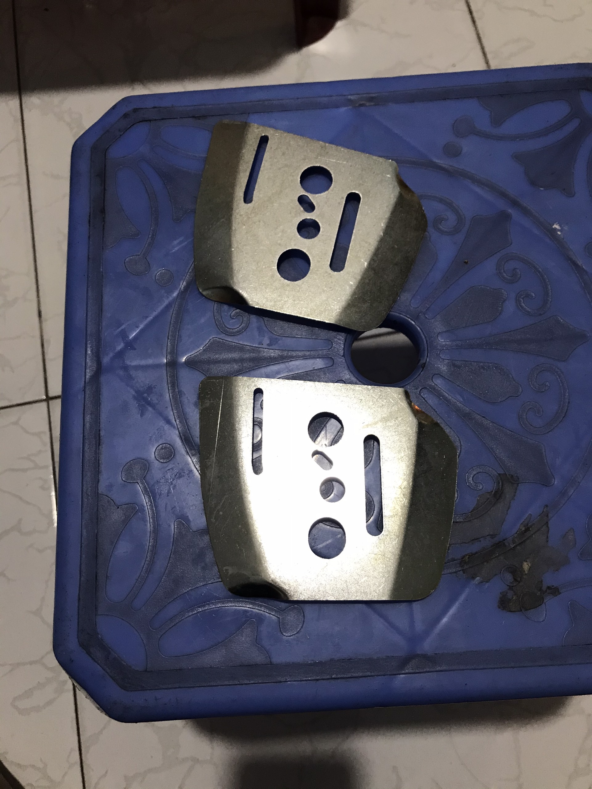 ( 2 MIẾNG) Yếm lam ( miếng thép Lam) máy cưa xích MS 381