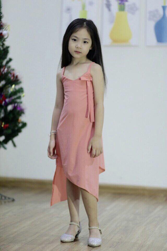 Đầm thiết kế lanh lụa hai dây xinh xắn