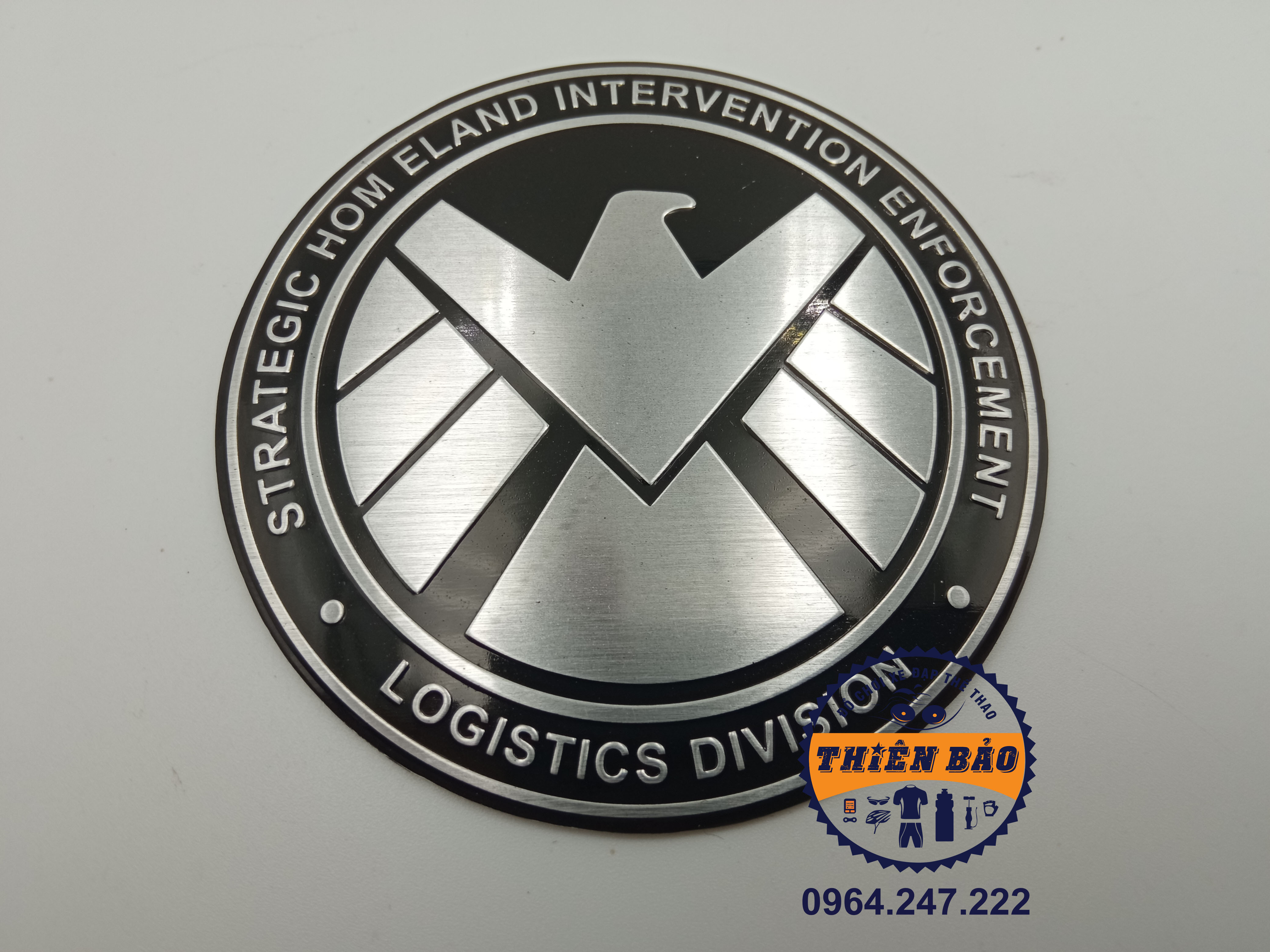 Tem dán xe logo Shield Vector Decal dán xe thân trắng nền đen #9