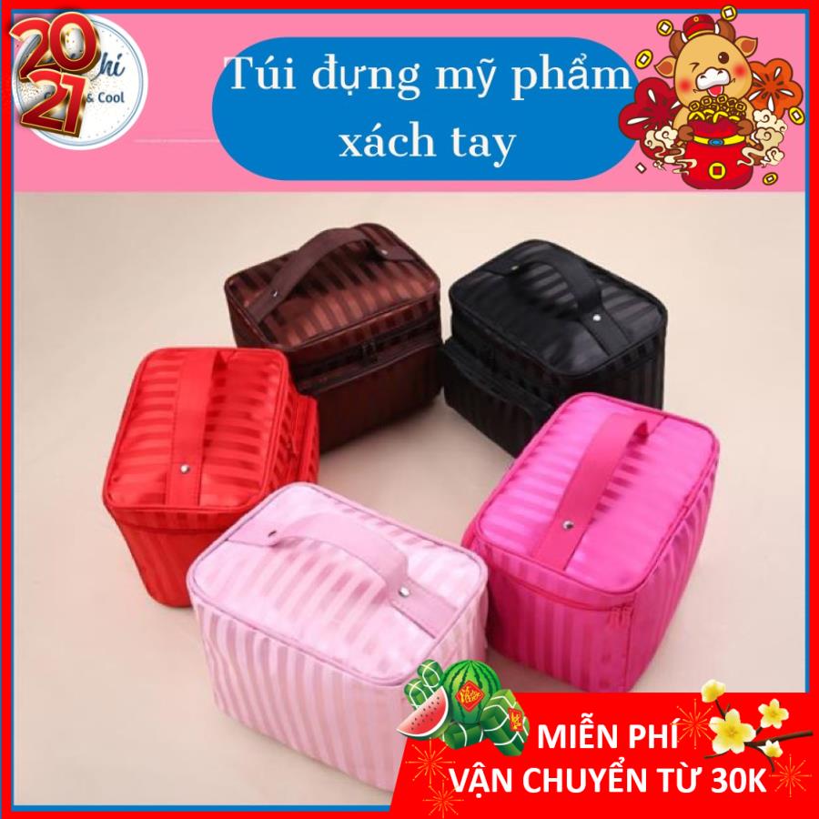 >> BÁO GIÁ TÚI ĐỰNG ĐỒ MỸ PHẨM ĐA NĂNG KHÔNG THẤM NƯỚC CÓ XÁCH TAY THÀNH NAM (23.5 X 21 CM) | Shopee Lazada Sendo Tiki mới nhất 52 Túi đựng mỹ phẩm xách tay TCN07 ChiChi, túi đựng đồ mỹ phẩm đa năng, chống thấm nước,,chất liệu nhựa trong,tiện lợi,giá rẻ.
