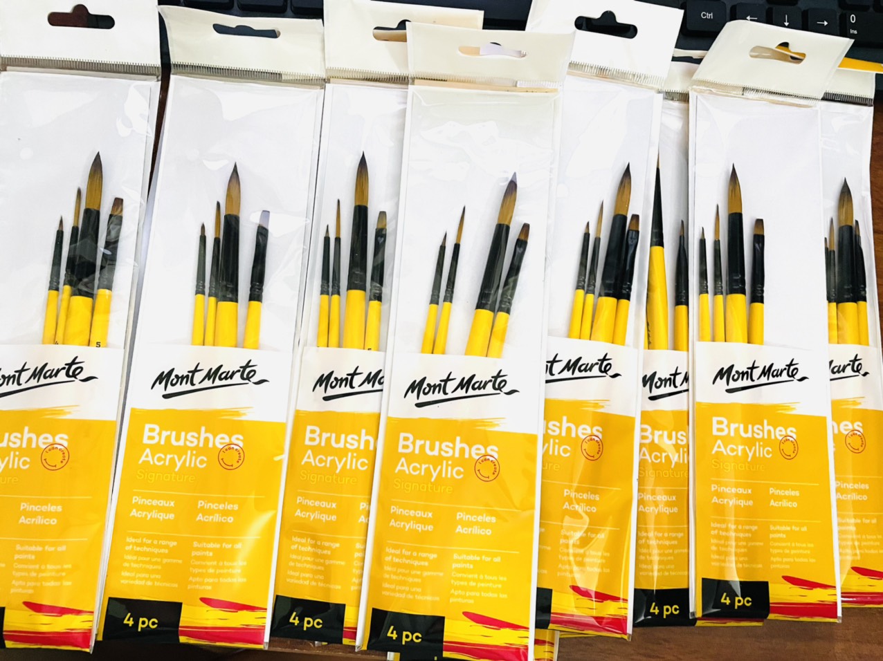 Bộ 4 cọ vẽ Acrylic Mont Marte Màu vàng