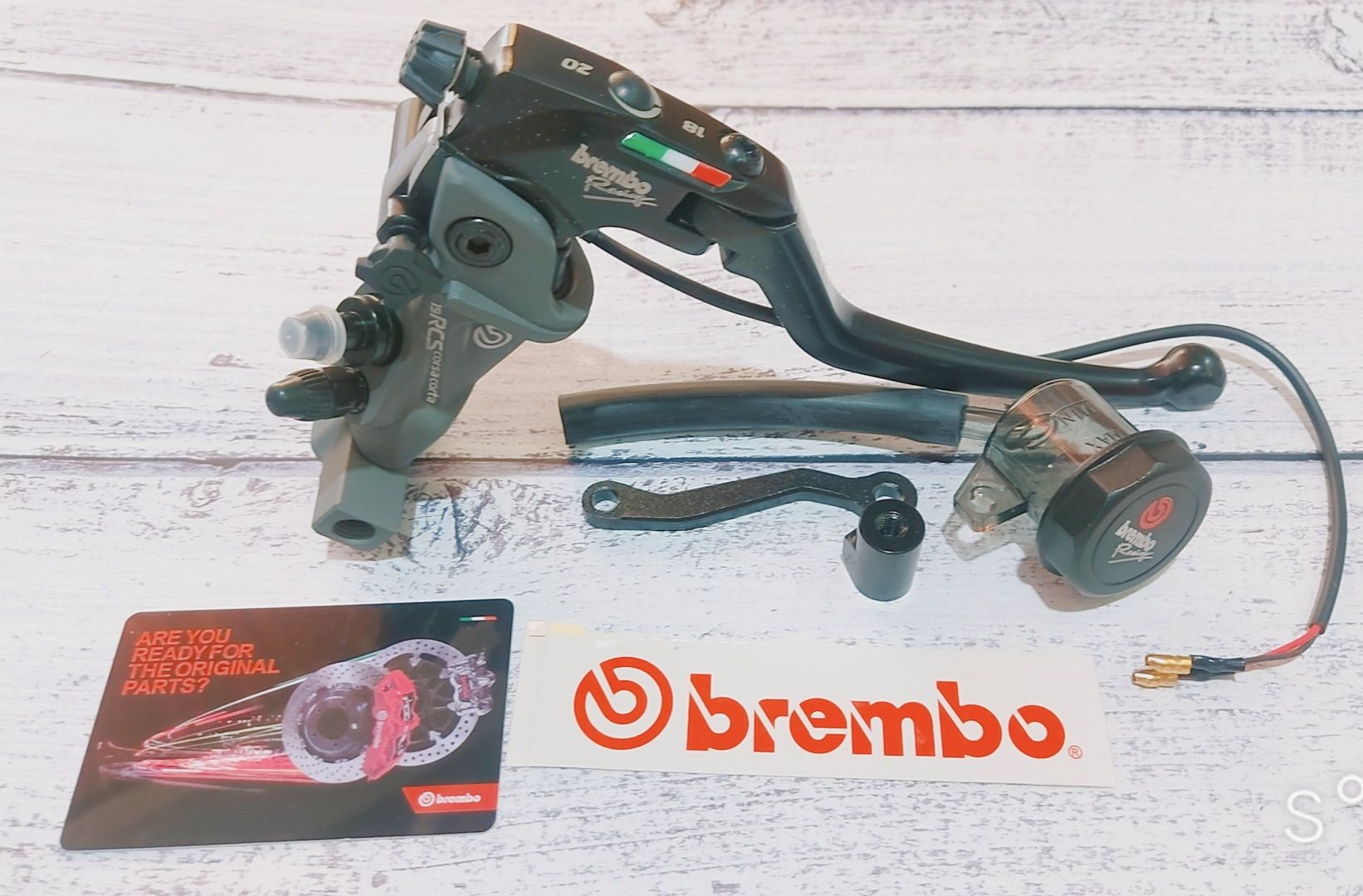 Tay thắng bình Brembo 1:1 tặng kèm bình dầu lớn