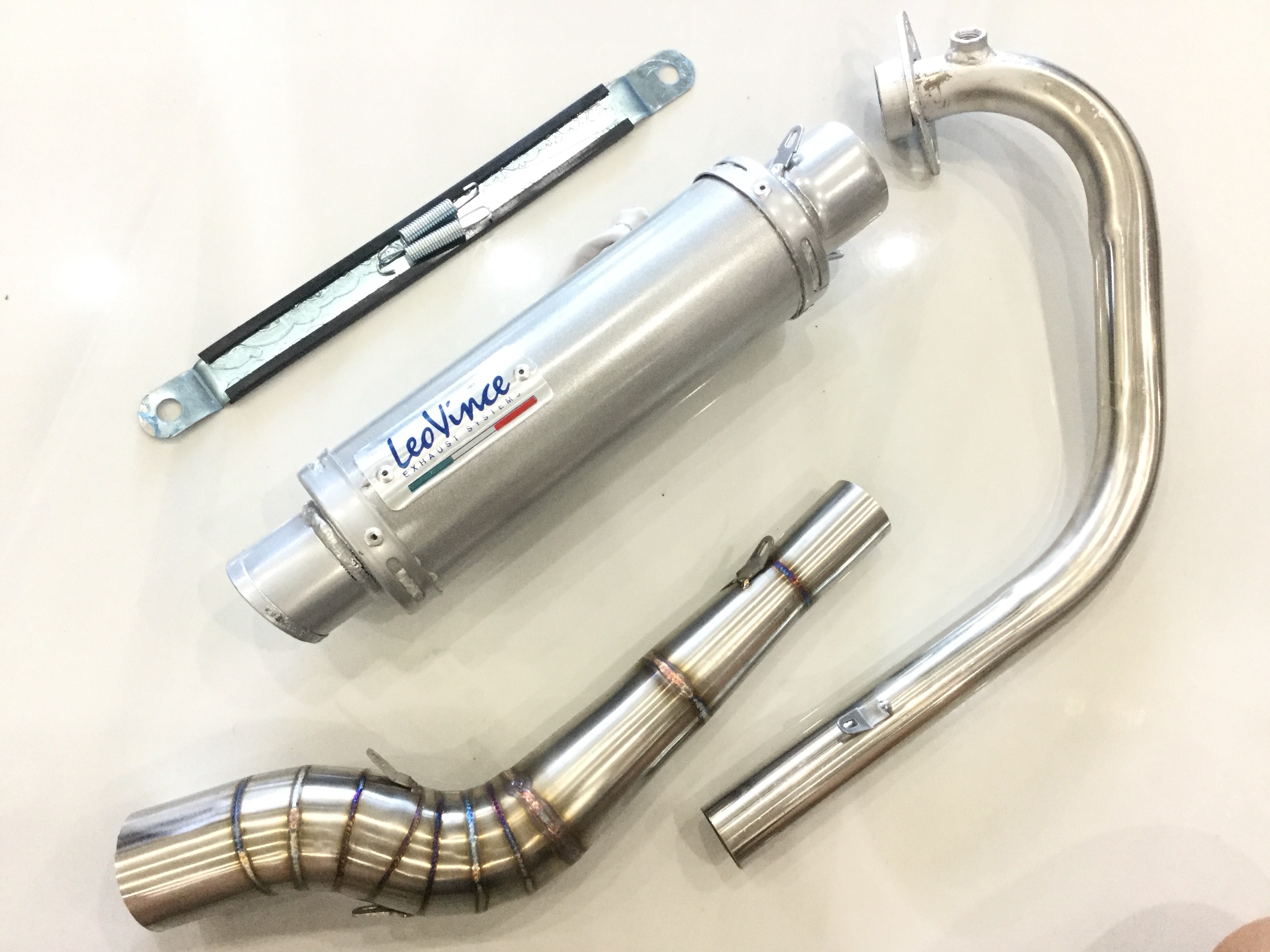 Pô leovince màu trắng full cổ cong 2 khúcNhiều Dòng Xe số..